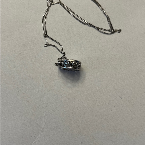 Elegant Silver dancing cubic zirconia stone pendant 18 inches - Picture 5 of 5